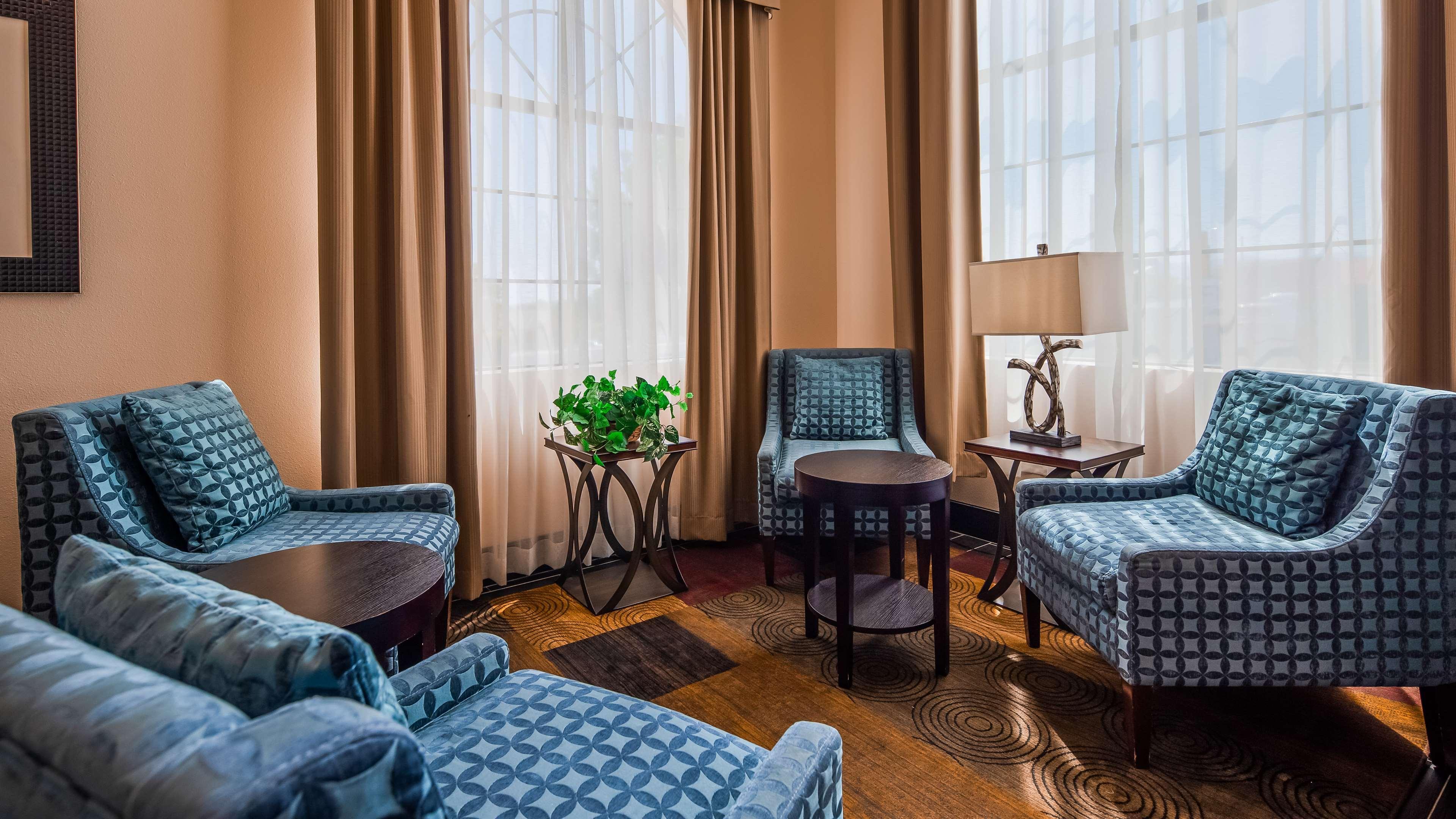 Best Western Plus - Wendover Inn Екстер'єр фото