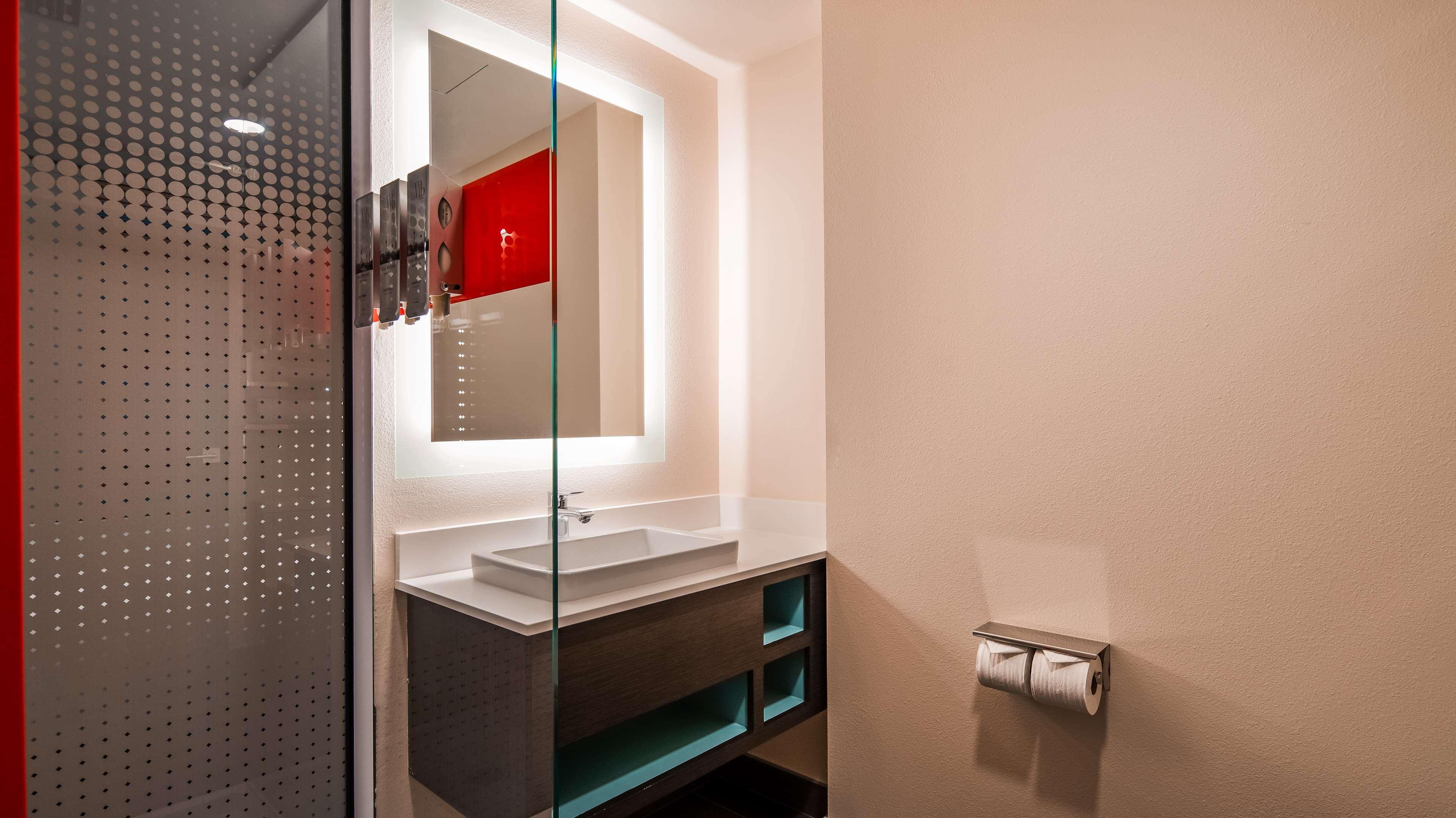 Best Western Plus - Wendover Inn Екстер'єр фото